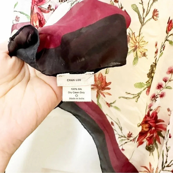 Chan Luu 100% Silk Burgundy Black Border Floral Print 40" Scarf - Picture 4 of 5
